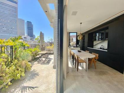 Luxury Penthouse with Roof-Top Pool - By Beach Apartments TLV - image 4