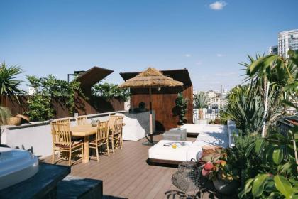 Luxury Penthouse with Roof-Top Pool - By Beach Apartments TLV - image 6