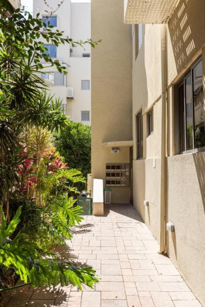 Coastal Garden Nook by TLV2RENT - image 19