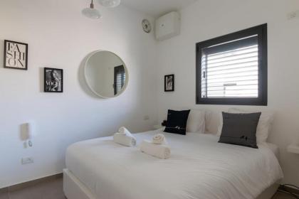 Charming & Quiet 1 BR in Heart Tel Aviv - image 10