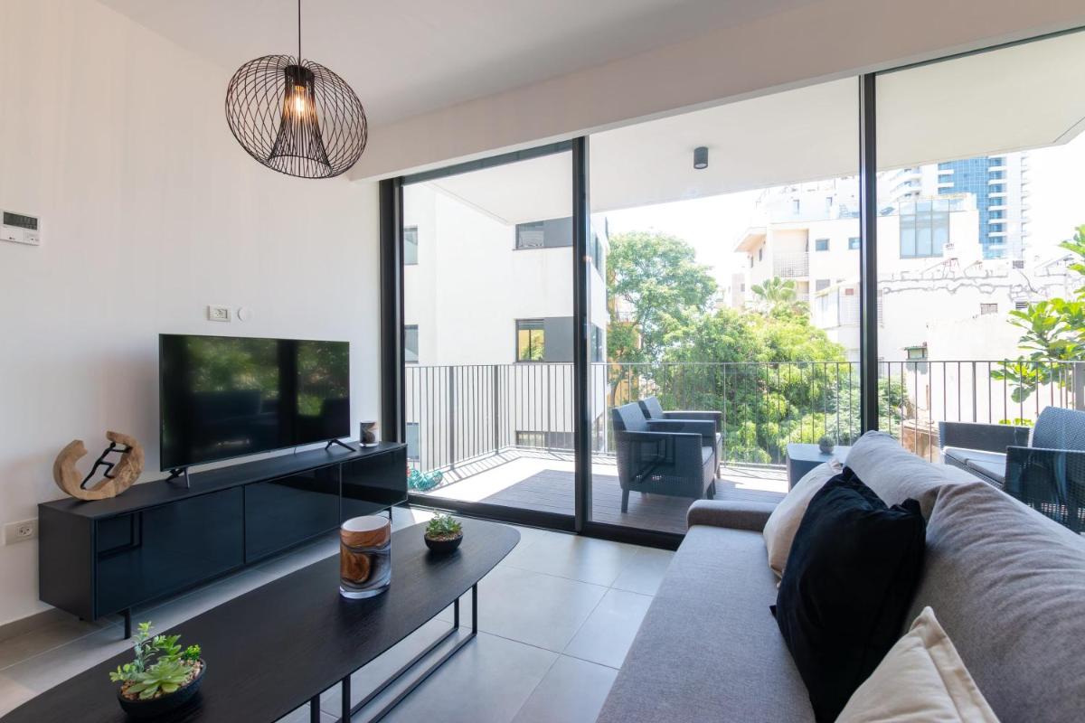 Charming & Quiet 1 BR in Heart Tel Aviv - image 2