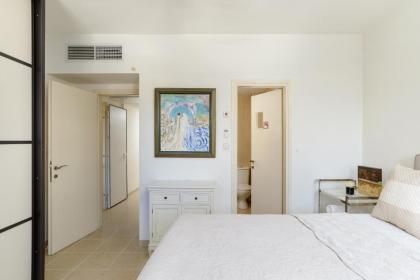 Comfy 2BR with Terrace next to Beach by FeelHome - image 15