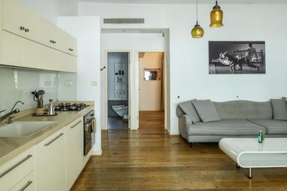 Bright 1BR Apt w Parquet Floor in the City by Sea N' Rent - image 9