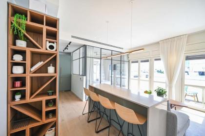 Charming 1BR Apt in Authentic Bauhaus Building - image 3