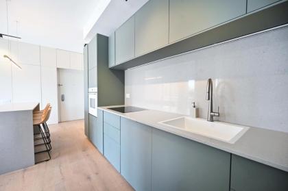 Charming 1BR Apt in Authentic Bauhaus Building - image 6