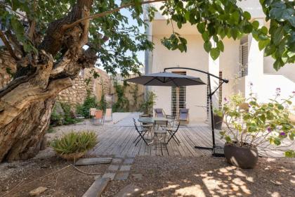 Secret Garden in Jaffa + Free Parking Tel Aviv