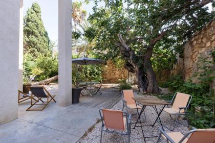 Secret Garden in Jaffa + Free Parking - image 9