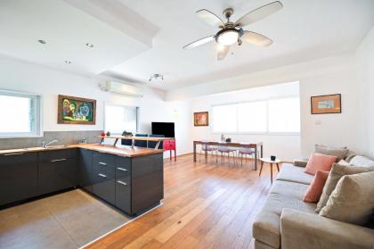 Stylish 2BR in Central TLV by HolyGuest