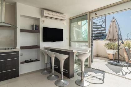 Penthouse 3BR in Ben Yehuda By Holiday Rentals - image 9