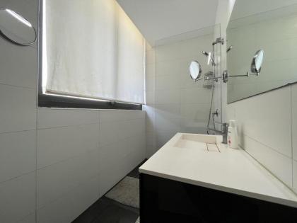 Geula 3 Bedrooms Apartment - image 15