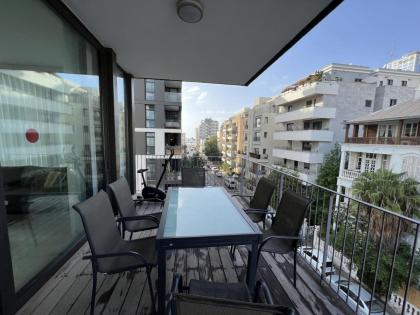 Geula 3 Bedrooms Apartment - image 19