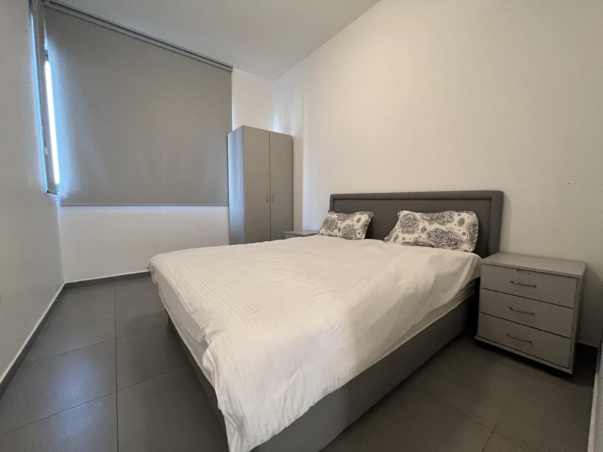 Geula 3 Bedrooms Apartment - image 2