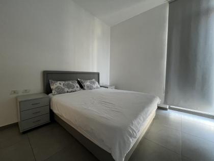 Geula 3 Bedrooms Apartment - image 4