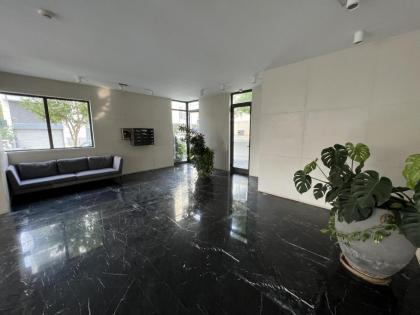 Geula 3 Bedrooms Apartment - image 6