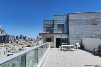 Modern Sky Penthouse 3BR with parking by HolyGuest 