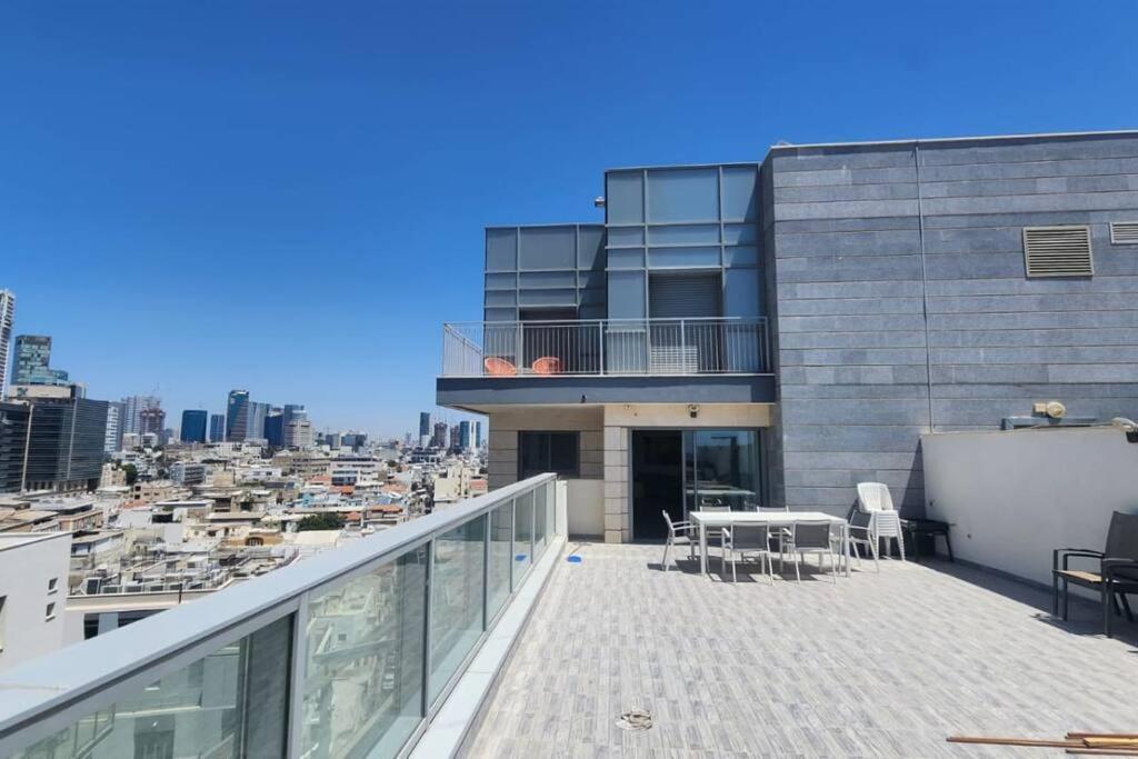 Modern Sky Penthouse 3BR with parking by HolyGuest - main image