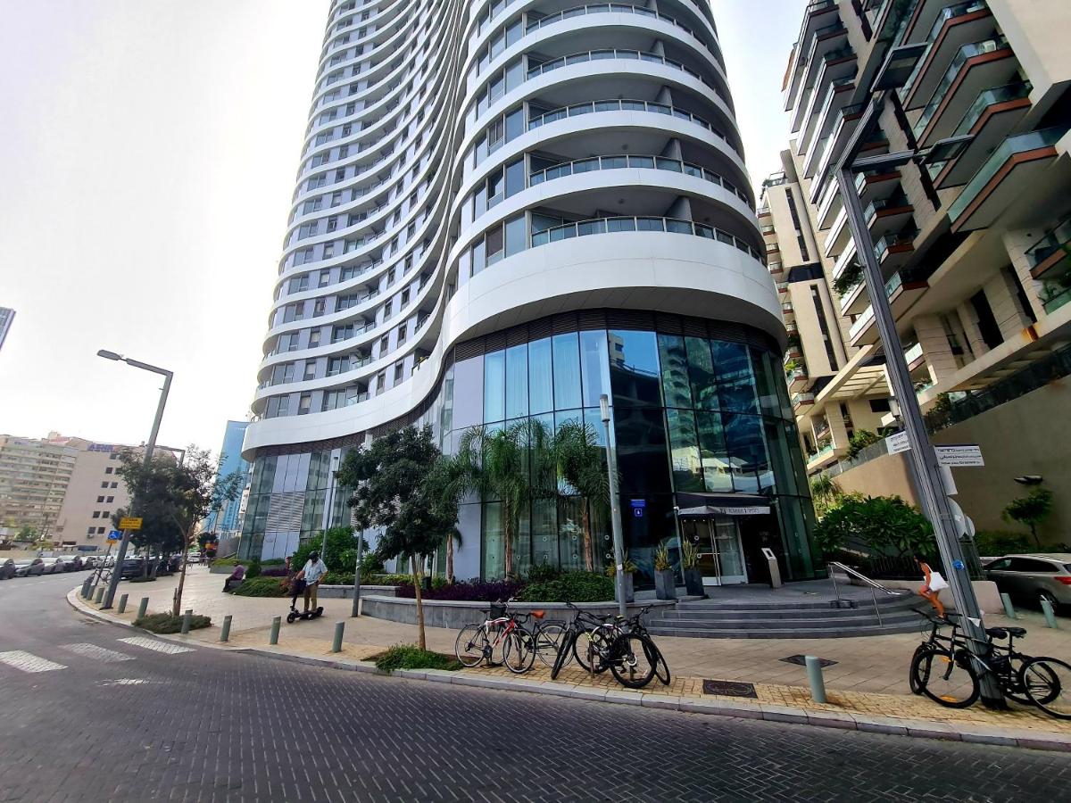 Gindi Tower Apartment - By Beach Apartments TLV - image 2