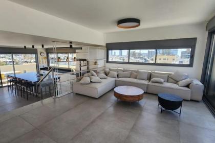 Penthouse Sea View in Ben Yehuda by HolyGuest - image 5