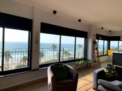 amazing beach apartment Tel Aviv 