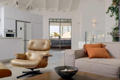 Stunning 4BR Duplex Penthouse by HolyGuest - image 4