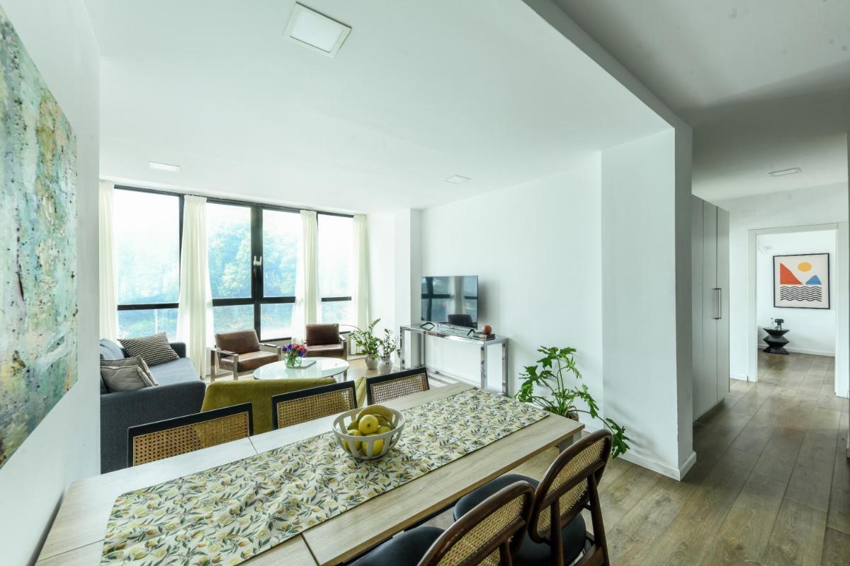 Modern & Bright 3BR Apt by Sea N' Rent - image 6