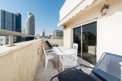 Spacious Duplex with Terrace & Mamad 3-min From the Beach by Sea N' Rent - image 18