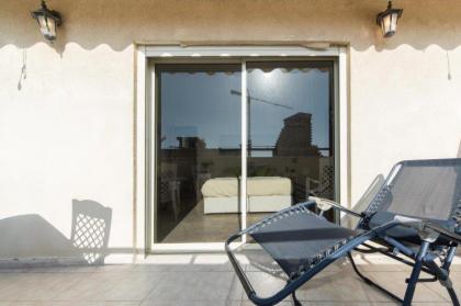 Spacious Duplex with Terrace & Mamad 3-min From the Beach by Sea N' Rent - image 5