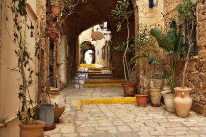 Deluxe 2BR Apt w Pool in Historical Jaffa by Sea N' Rent - image 2