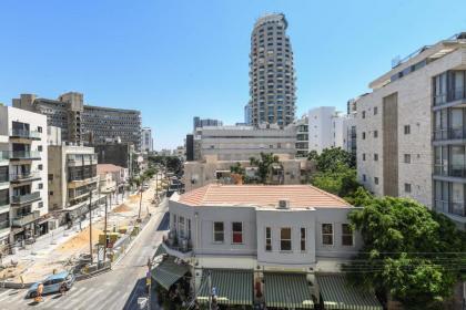 Elegant Sea-View Apartment with Mamad in the Heart of Tel Aviv by Sea N' Rent - image 9